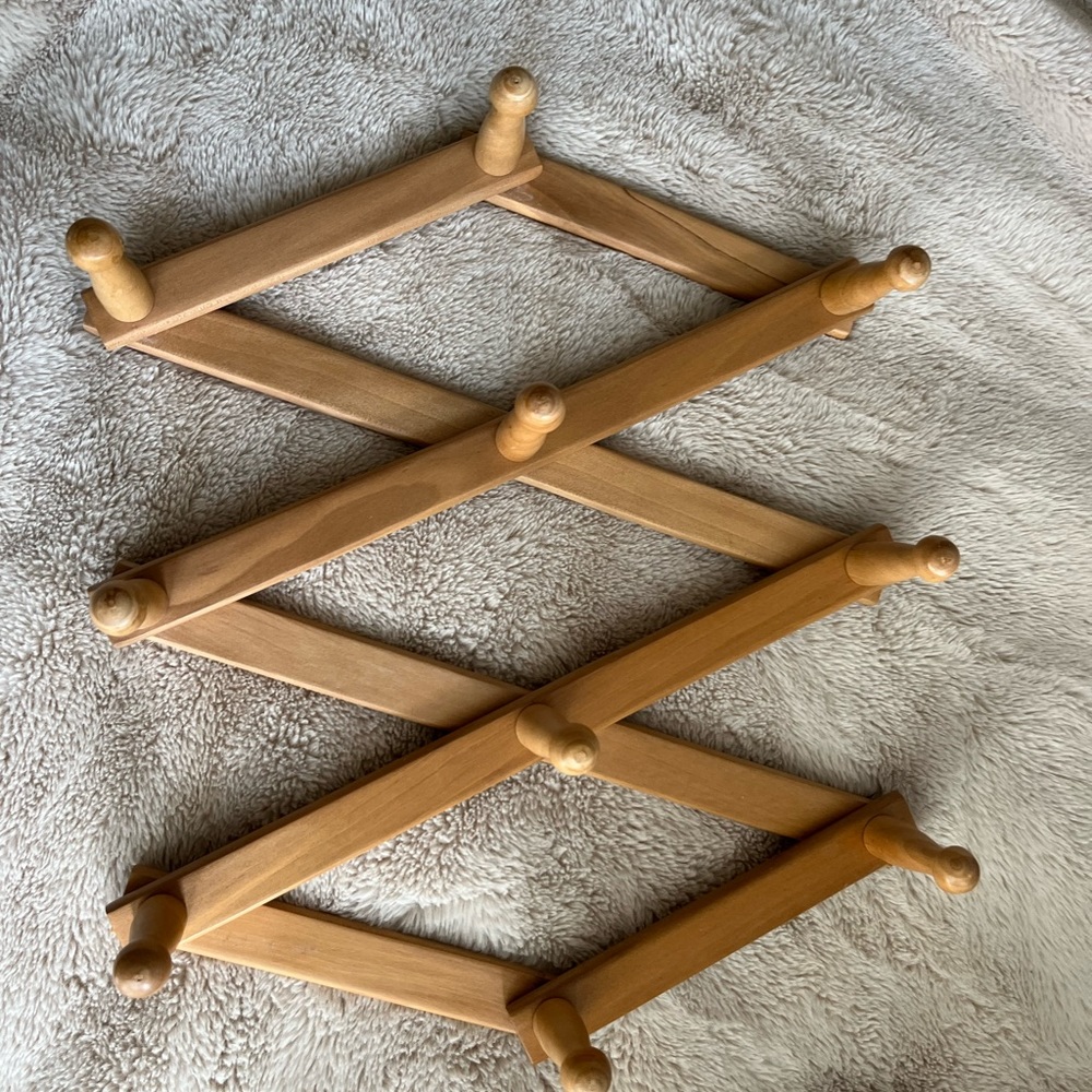 Rattan Expandable Accordion Wood Hat Coat Rack Wall Mounted
